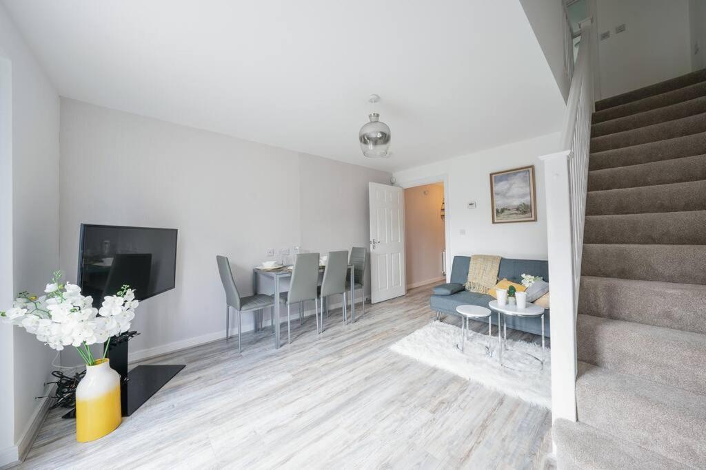 Stylish 2-Bed Home - For Company Contractor And Leisure Stays - Nec, Airport, Hs2, Contractors, Resort World Бирмингем Экстерьер фото