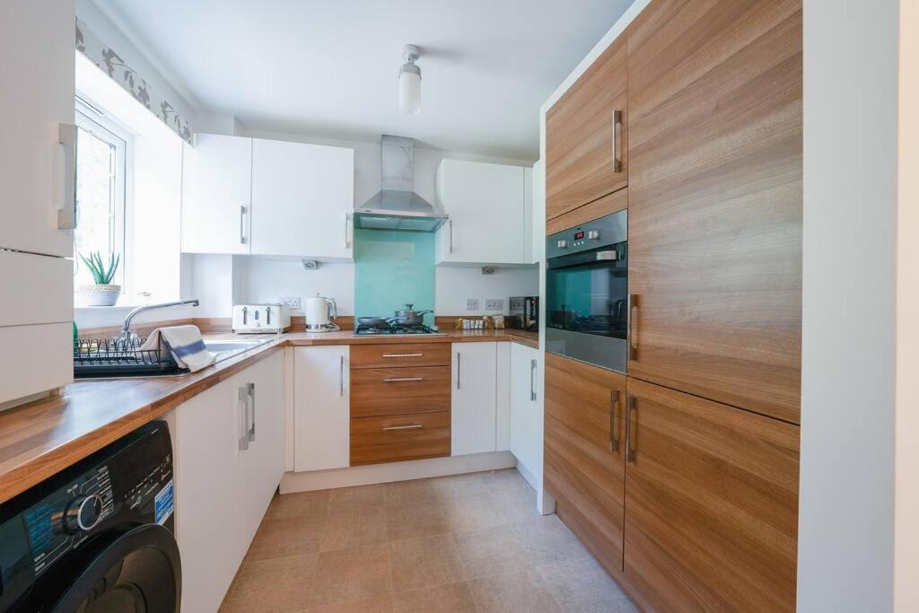 Stylish 2-Bed Home - For Company Contractor And Leisure Stays - Nec, Airport, Hs2, Contractors, Resort World Бирмингем Экстерьер фото