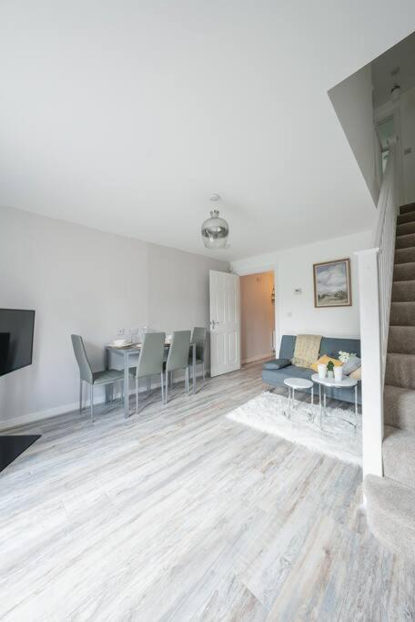 Stylish 2-Bed Home - For Company Contractor And Leisure Stays - Nec, Airport, Hs2, Contractors, Resort World Бирмингем Экстерьер фото