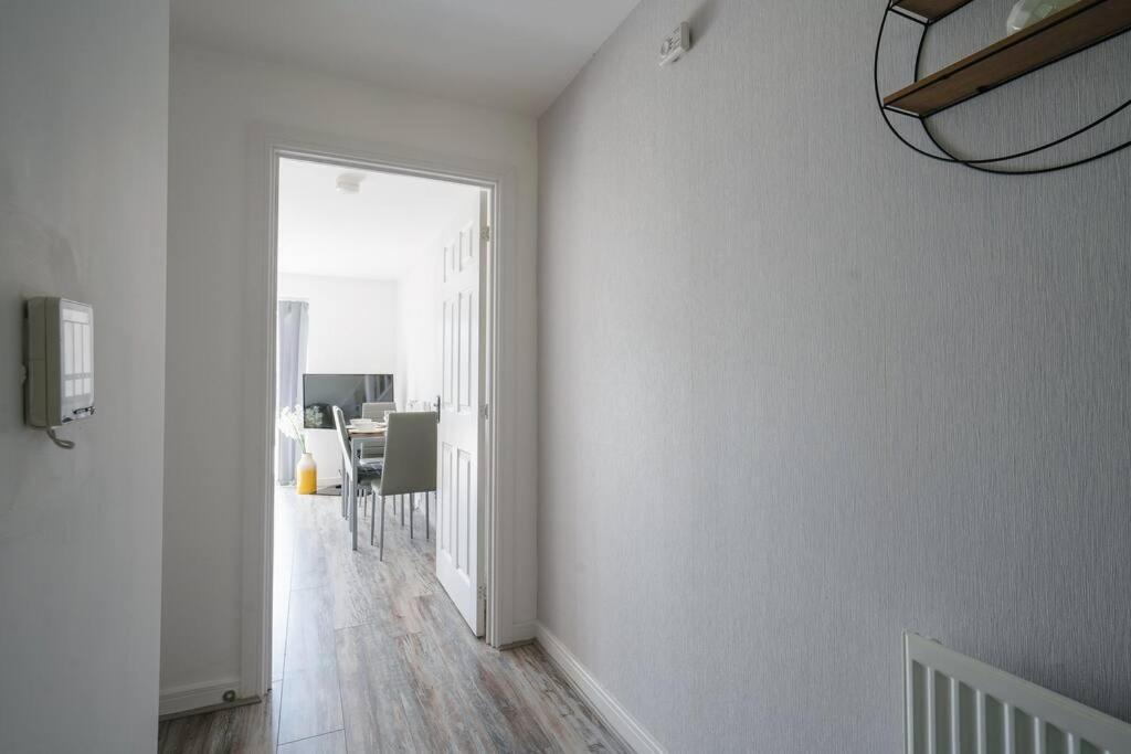 Stylish 2-Bed Home - For Company Contractor And Leisure Stays - Nec, Airport, Hs2, Contractors, Resort World Бирмингем Экстерьер фото