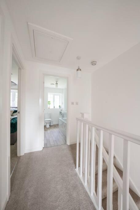 Stylish 2-Bed Home - For Company Contractor And Leisure Stays - Nec, Airport, Hs2, Contractors, Resort World Бирмингем Экстерьер фото